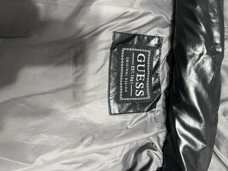 Geaca guess neagra lucioasa