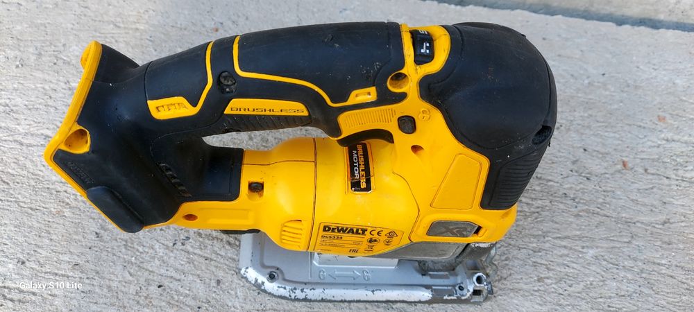 Vând pendular Dewalt