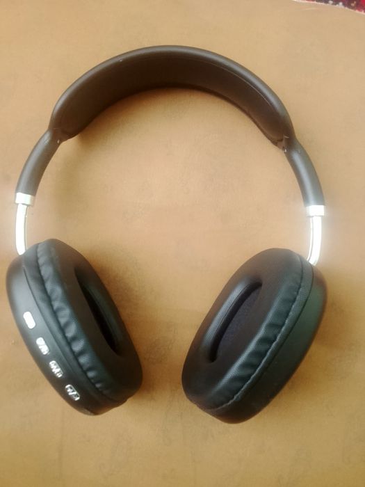 Yangi  P9 quloqchinni