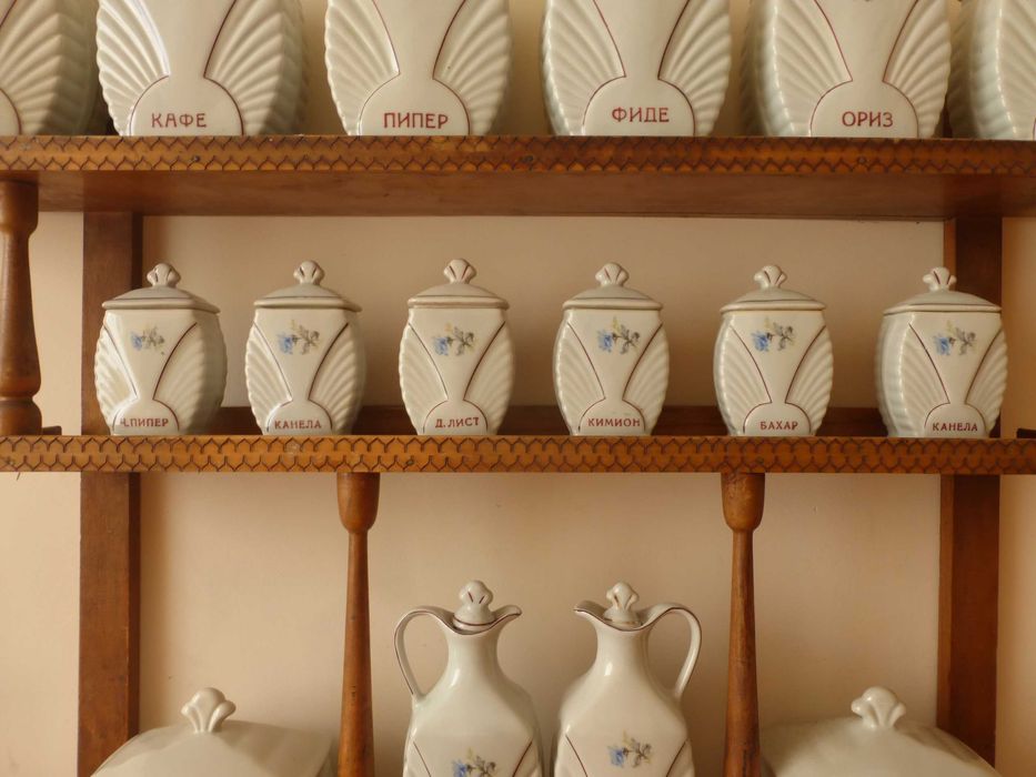 Буркани за подправки български порцелан Сталин Видин 1960 г