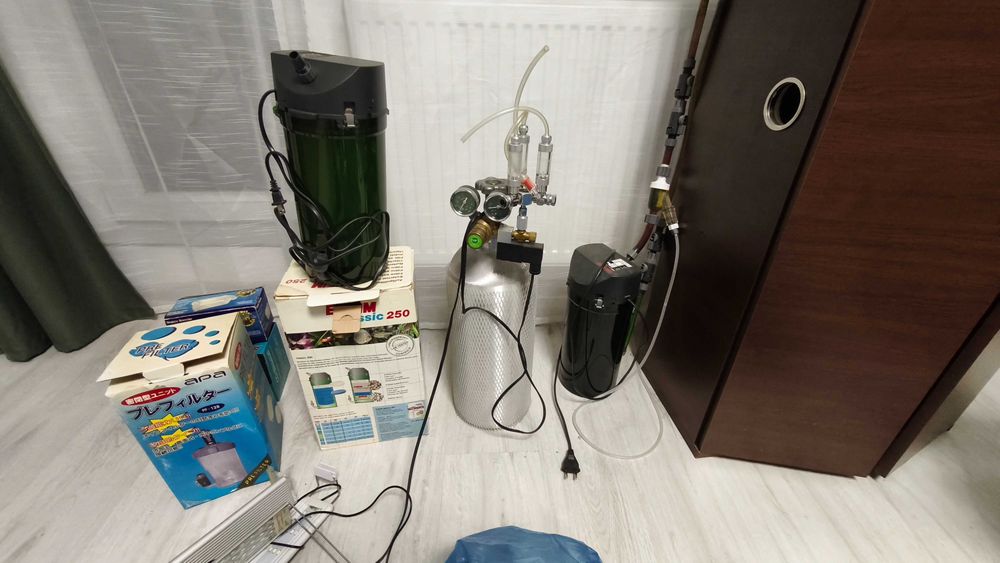 Vand set complet acvariu 60L cu filtre EHEIM, butelie CO2, Led, urgent