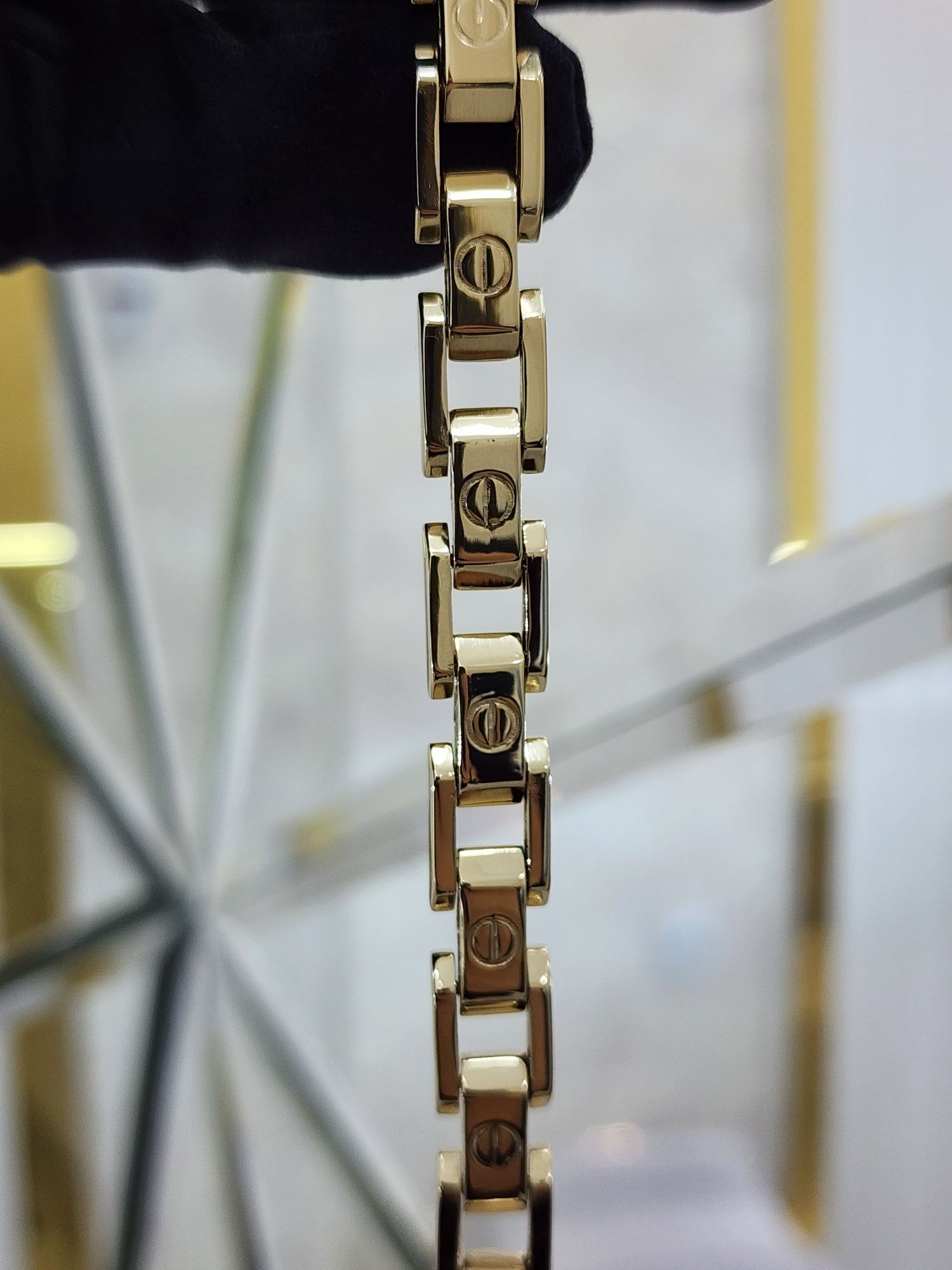 Продам литой золотой браслет от Cartier