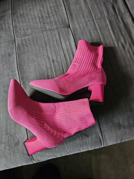 Дамски боти с еластичен ботуш