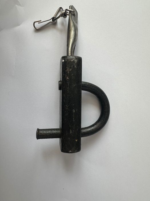 Стар катинар от закалена стомана.