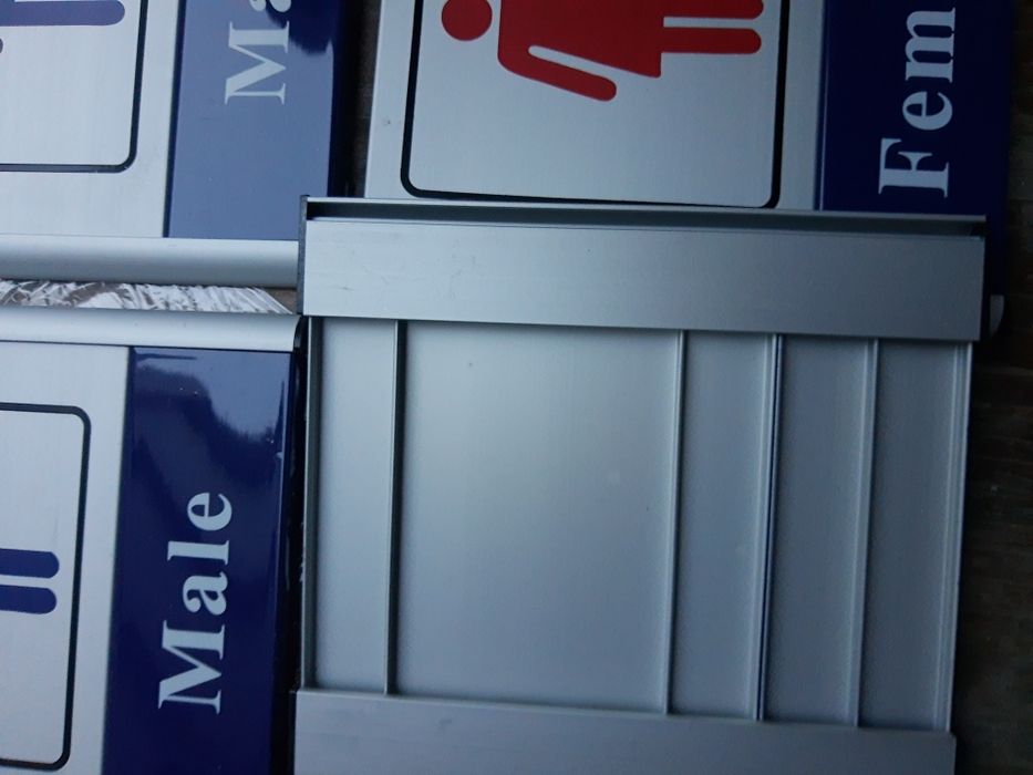 Продавам метални табелки за тоалетна