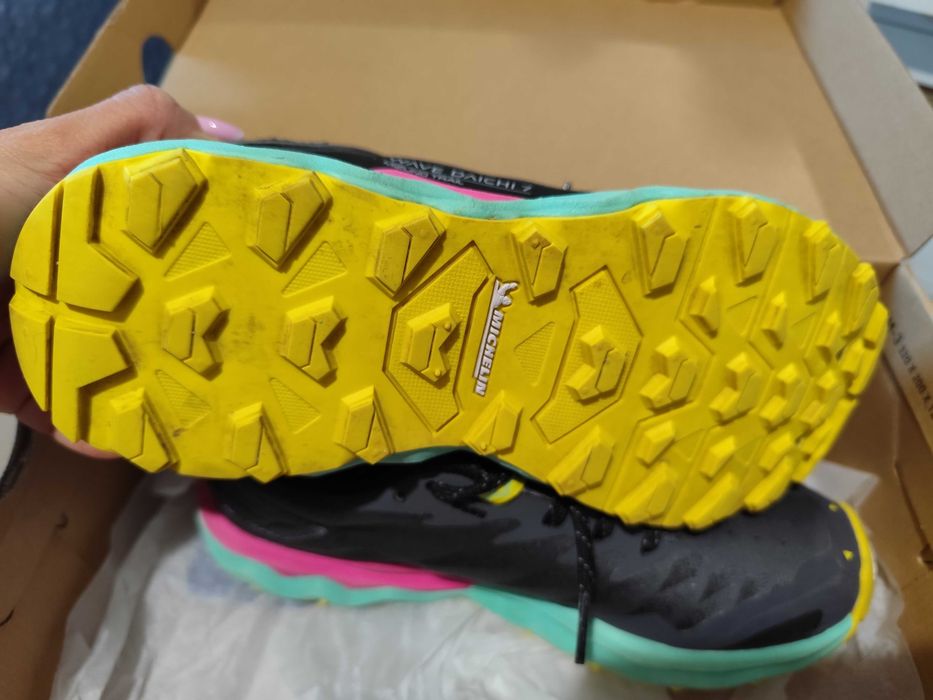 Дамски обувки за бягане