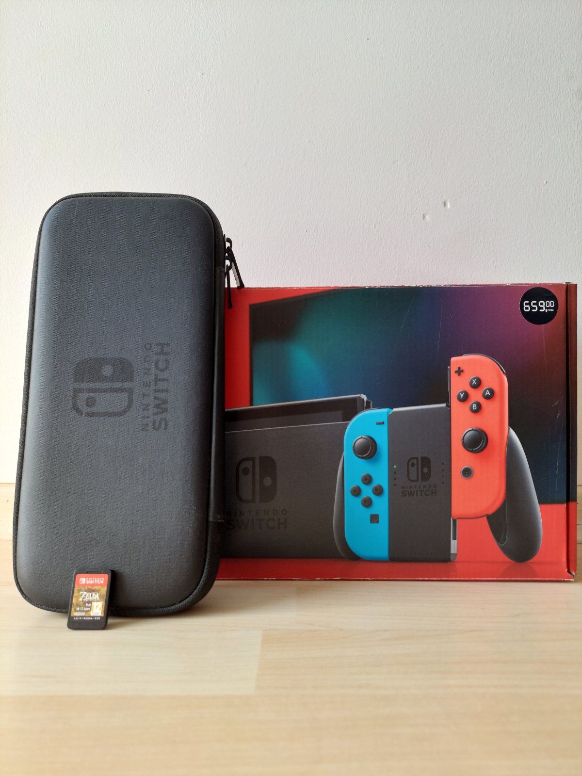 Nintendo Switch с калъф и игра