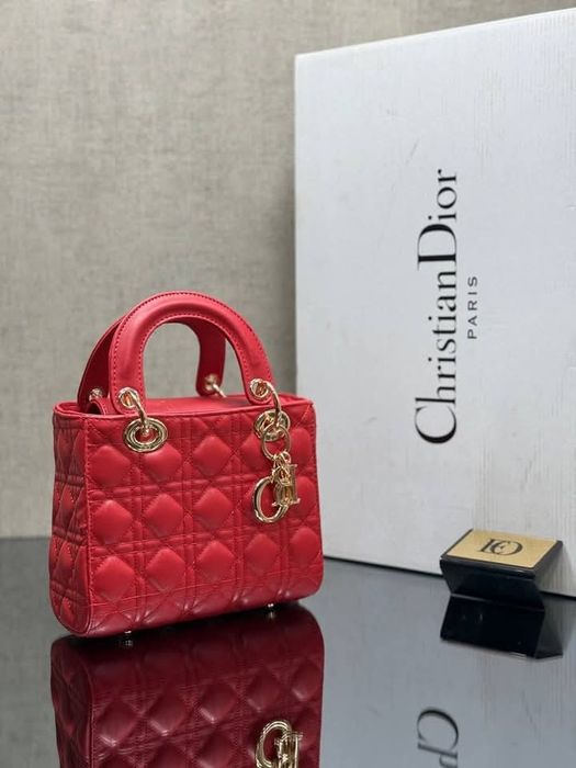 Genti dama, diverse nuanțe,dimensiune medie, accesorii metalice,sacule