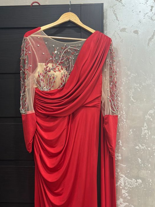 Рокли официални червен цвят