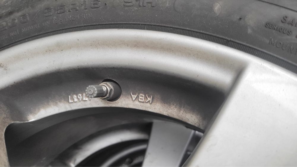 Jante + anvelope 205/55/R16 iarnă mercedes B 180 roti