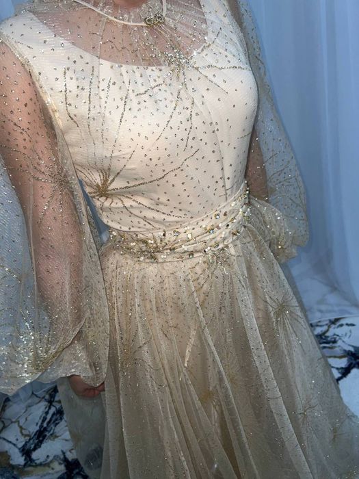 Вечернем платье