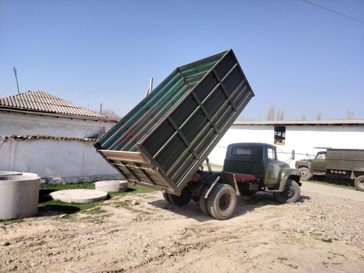 Zil 130 samasval sotiladi