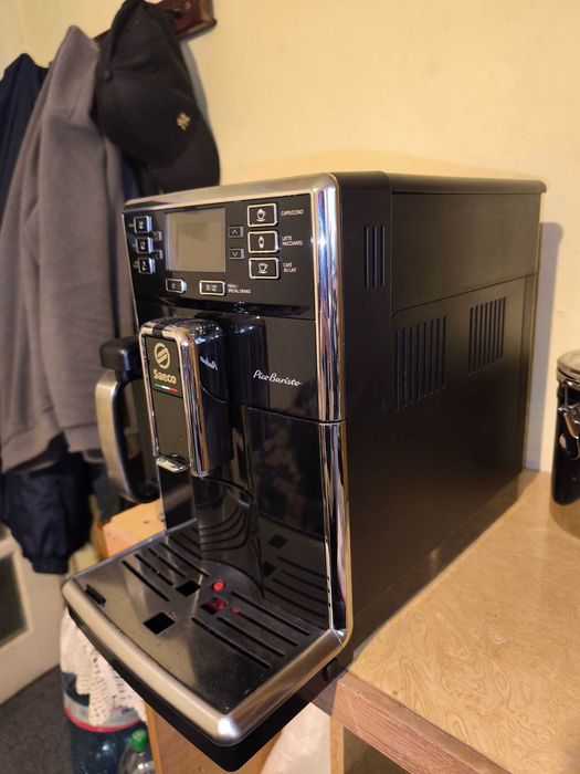 Продавам кафемашина Saeco PicoBaristo