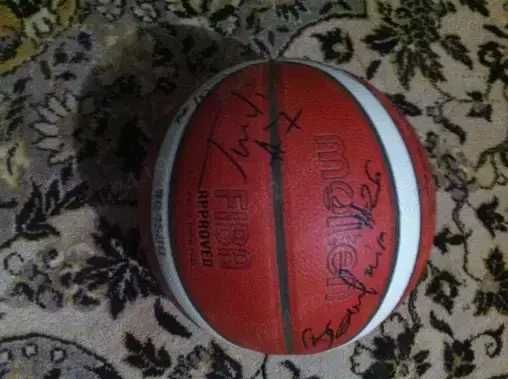 Csm Oradea -Minge Baschet cu autografe - Banii merg la un baiat bolnav
