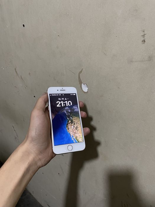 Iphone 8 srochna sotiladi