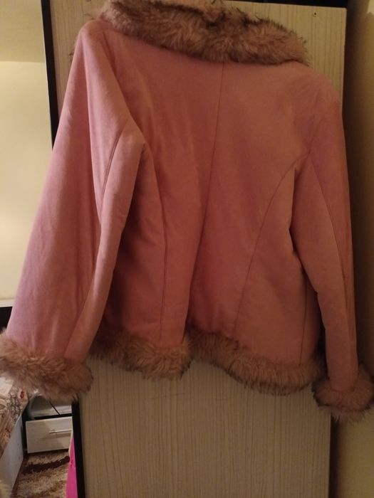 Vând haina piele intoarsa