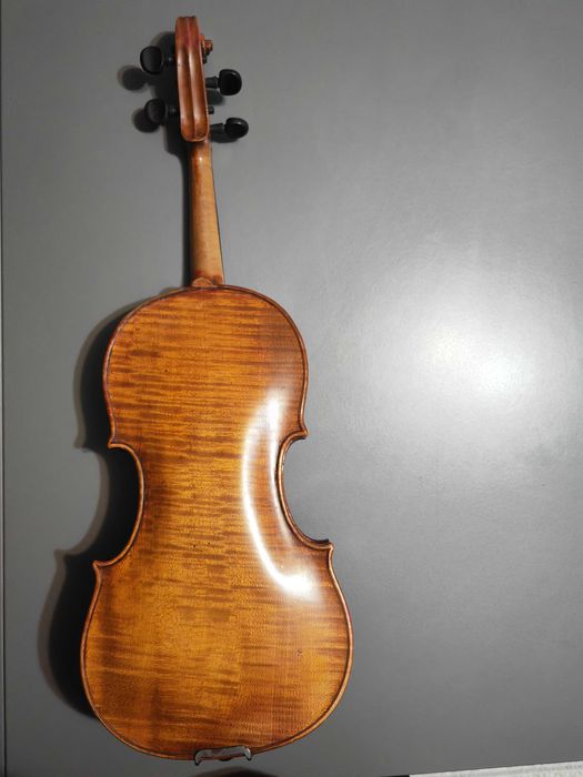 Vând vioara veche Copy of David Techler