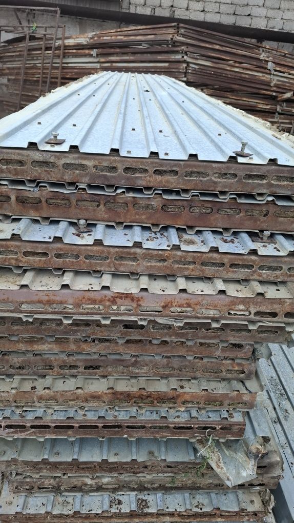 Sendvich panel sotiladi,holati yaxshi.
