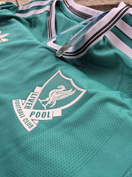 Фланелка на Ливърпул 25/26 ХЛ с името на Райън Гравенберх.