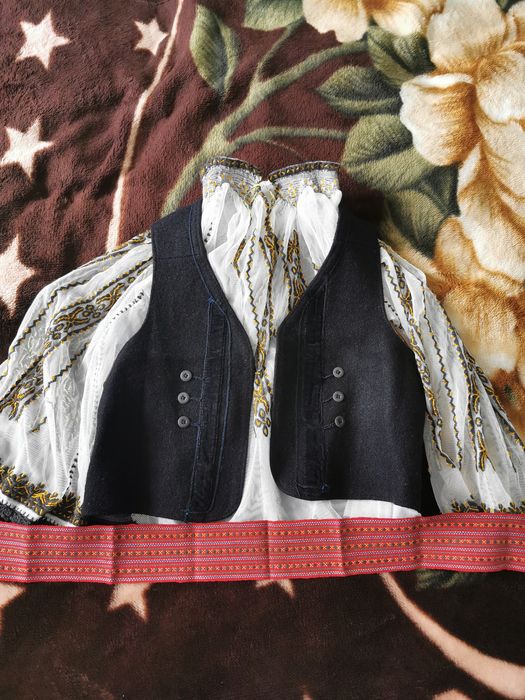 Ie +Vesta autentica tradițională veche 100 ani