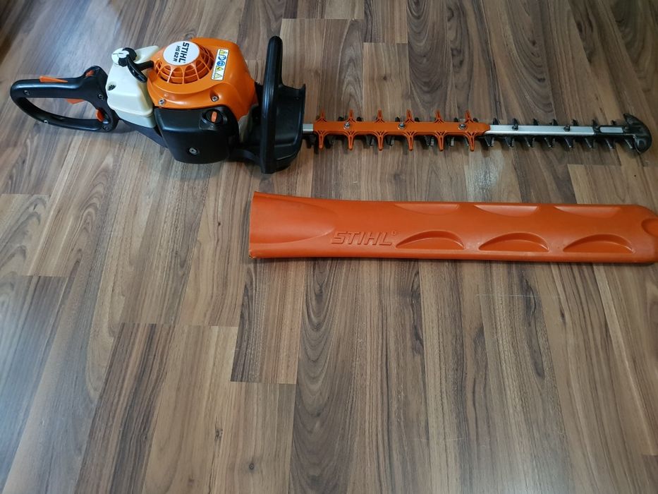 Foarfecă de tuns gard viu Stihl HS 82 R