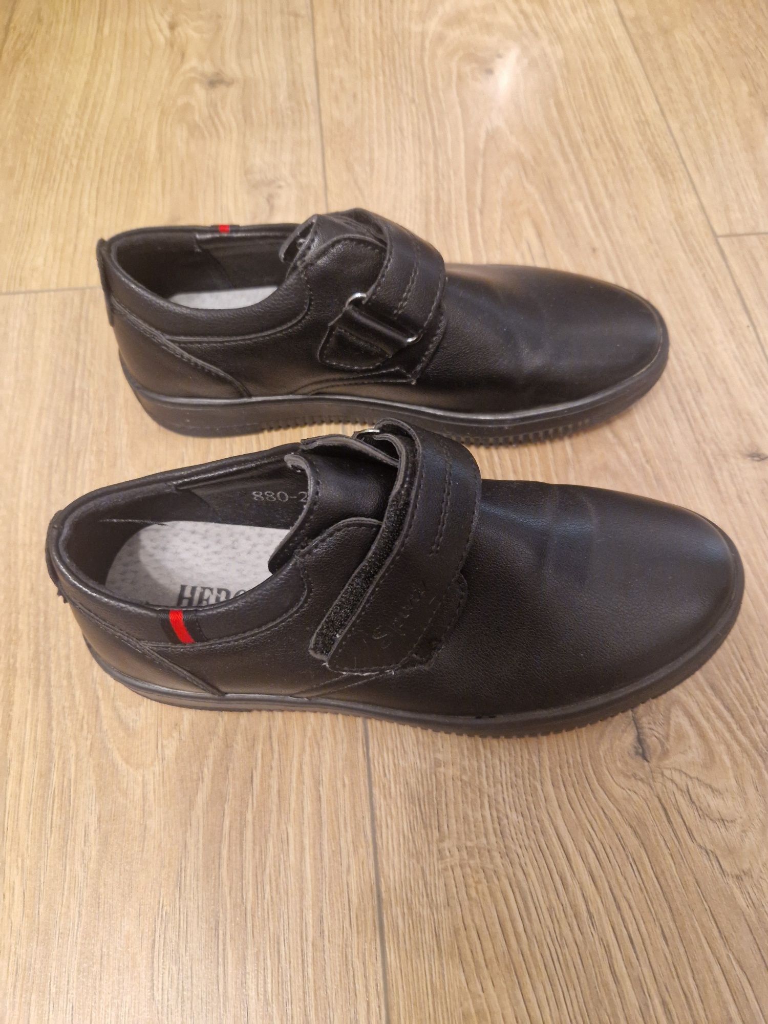 Vand pantofi baieti marime 31