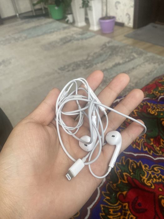 Продам наушники от Iphone 11 оригинальные