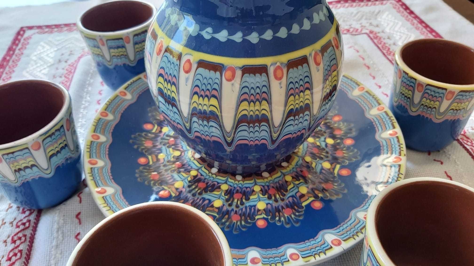 Ръчно бродирана покривка и керамичен сервиз