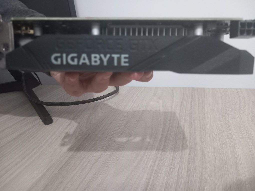 Placa video GeForce. Gtx 1650 Gigabite  4 GB.Gddr6