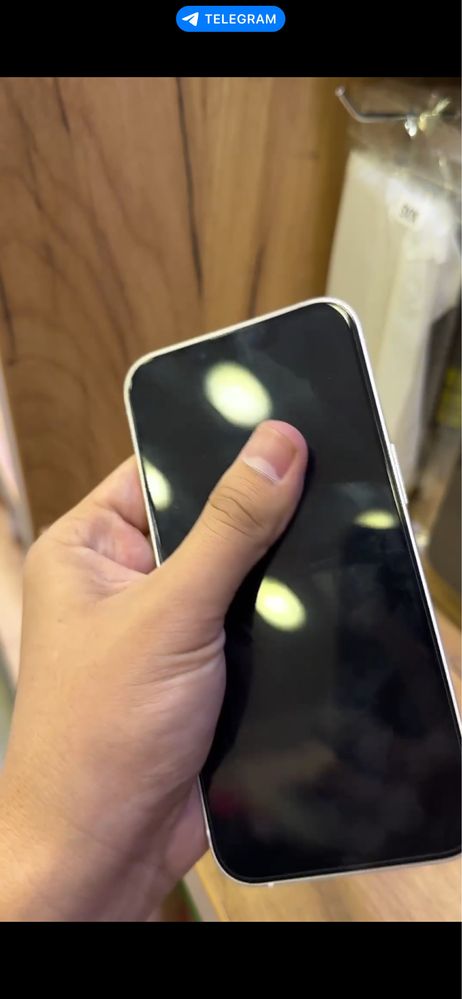Iphone 13 white.