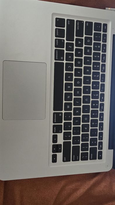 Macbook Pro 13  -  2012г. / 8GB RAM / i5 / 500 SSD за части!!!