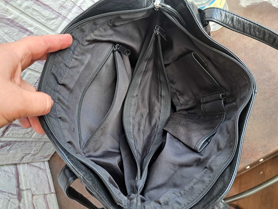 дамска малка черна чанта-естествена кожа