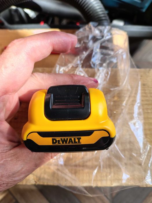 Acumulator dewalt 12 v 2025