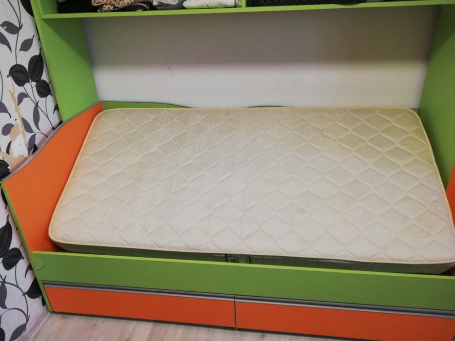 Se vinde mobilă dormitor copii,executată pe comanda pentru băiat și f