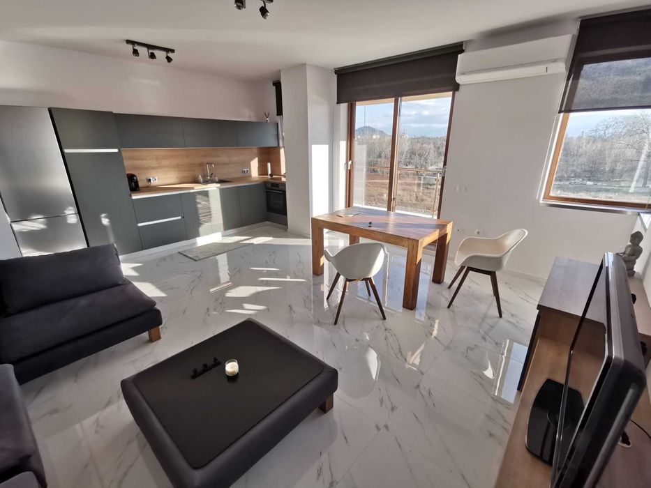 Тристаен апартамент под наем в Кършияка