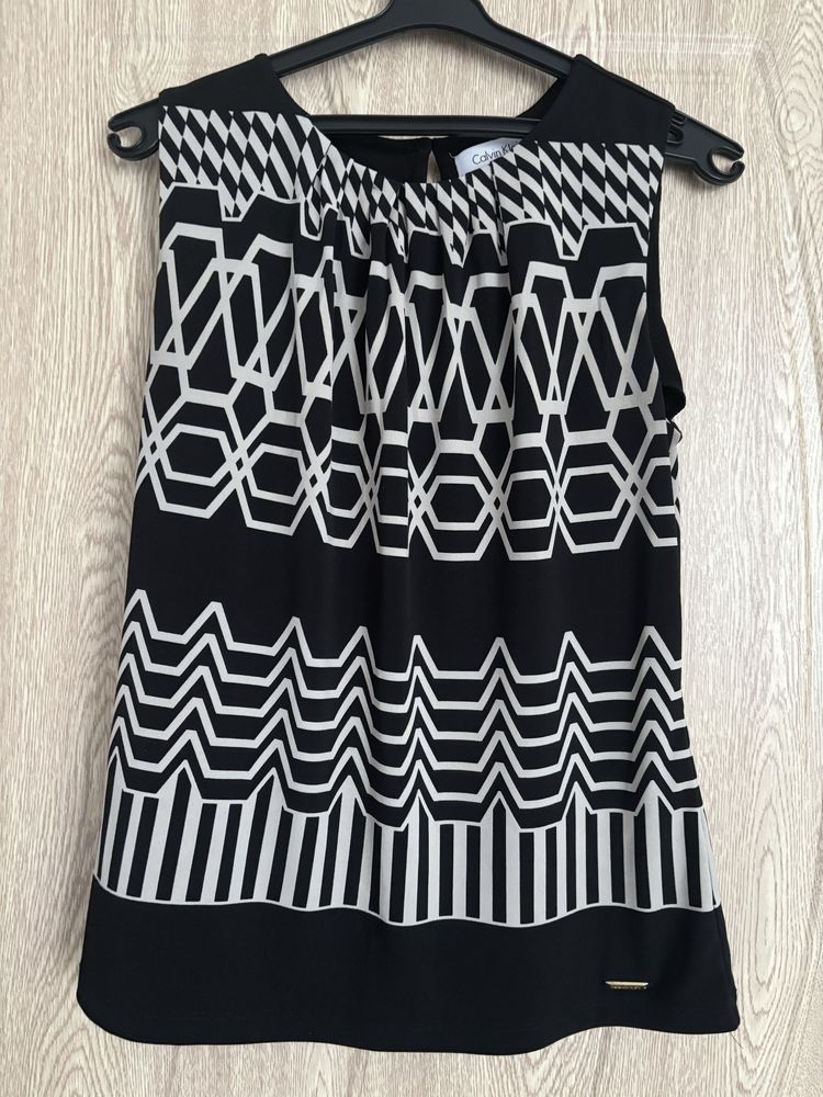 Mango, H&M, Sinsay, Zara, Calvin Klein топове