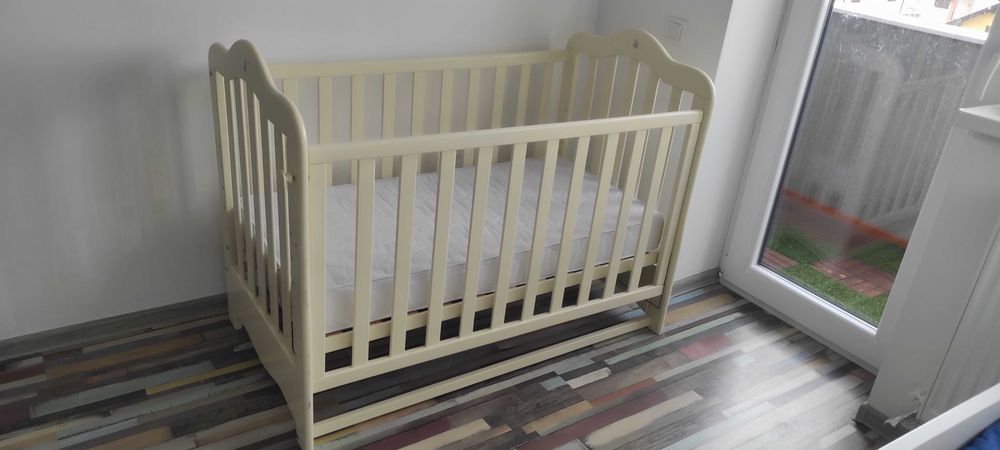 Pătuț copil din lemn