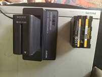 Sony FS700 cu accesorii la preț decent.