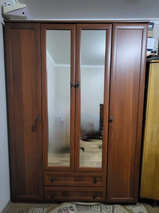 Продам шкаф +комод  шкаф комод