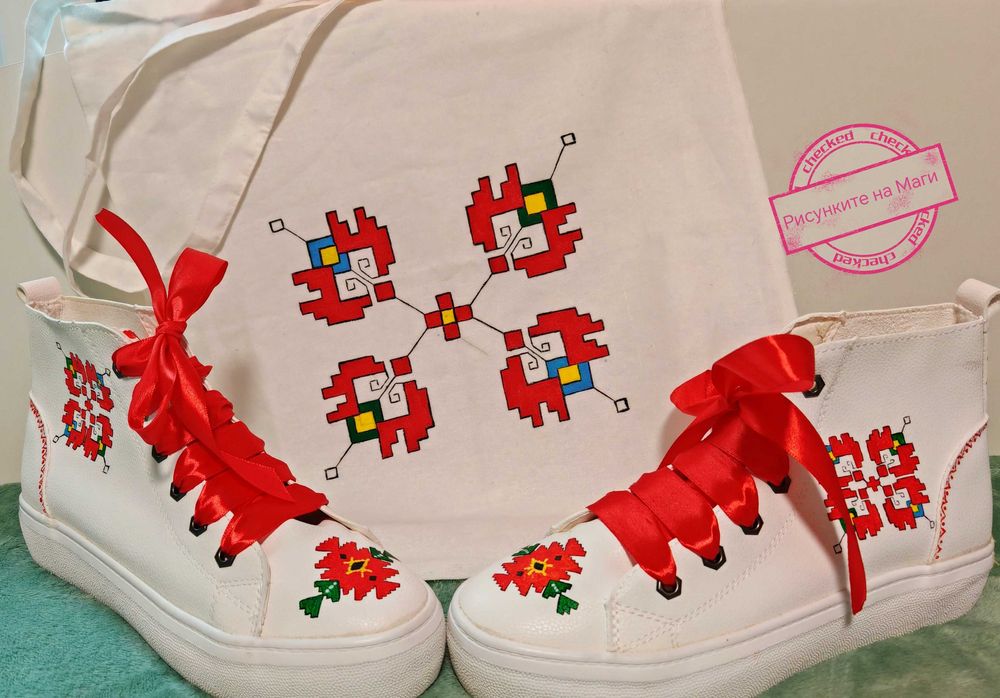 Уникален сет от ръчно рисувани кецове и платнена торбичка с шевици.