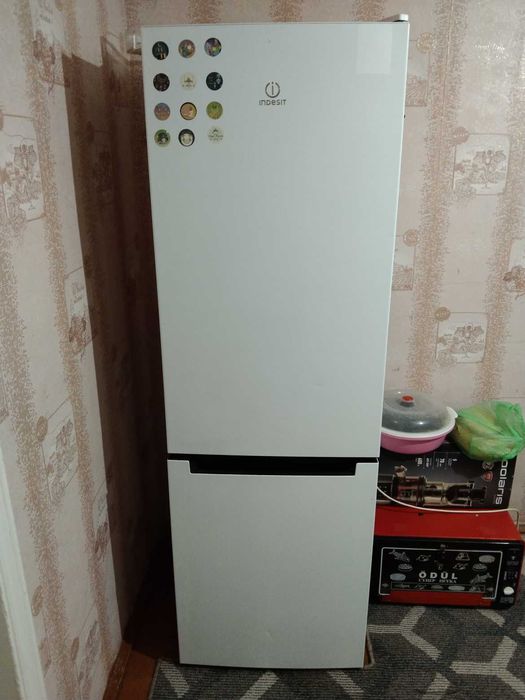 Холодильник Indesit.б/у.