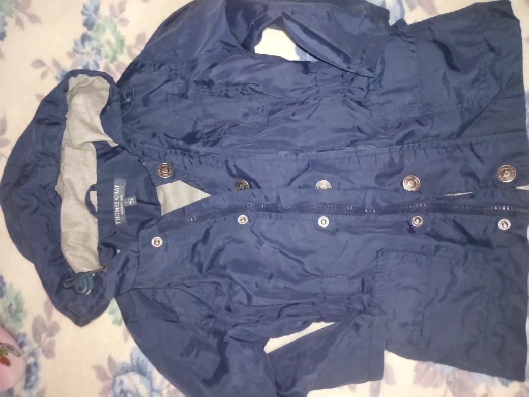 Продам куртки на мальчика от 2 до 4 лет недорого осень- весна