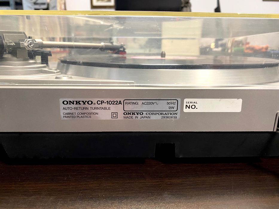 Добър грамофон Onkyo