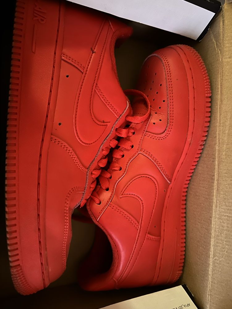 Nike air force triple red като нови в отлично състояние