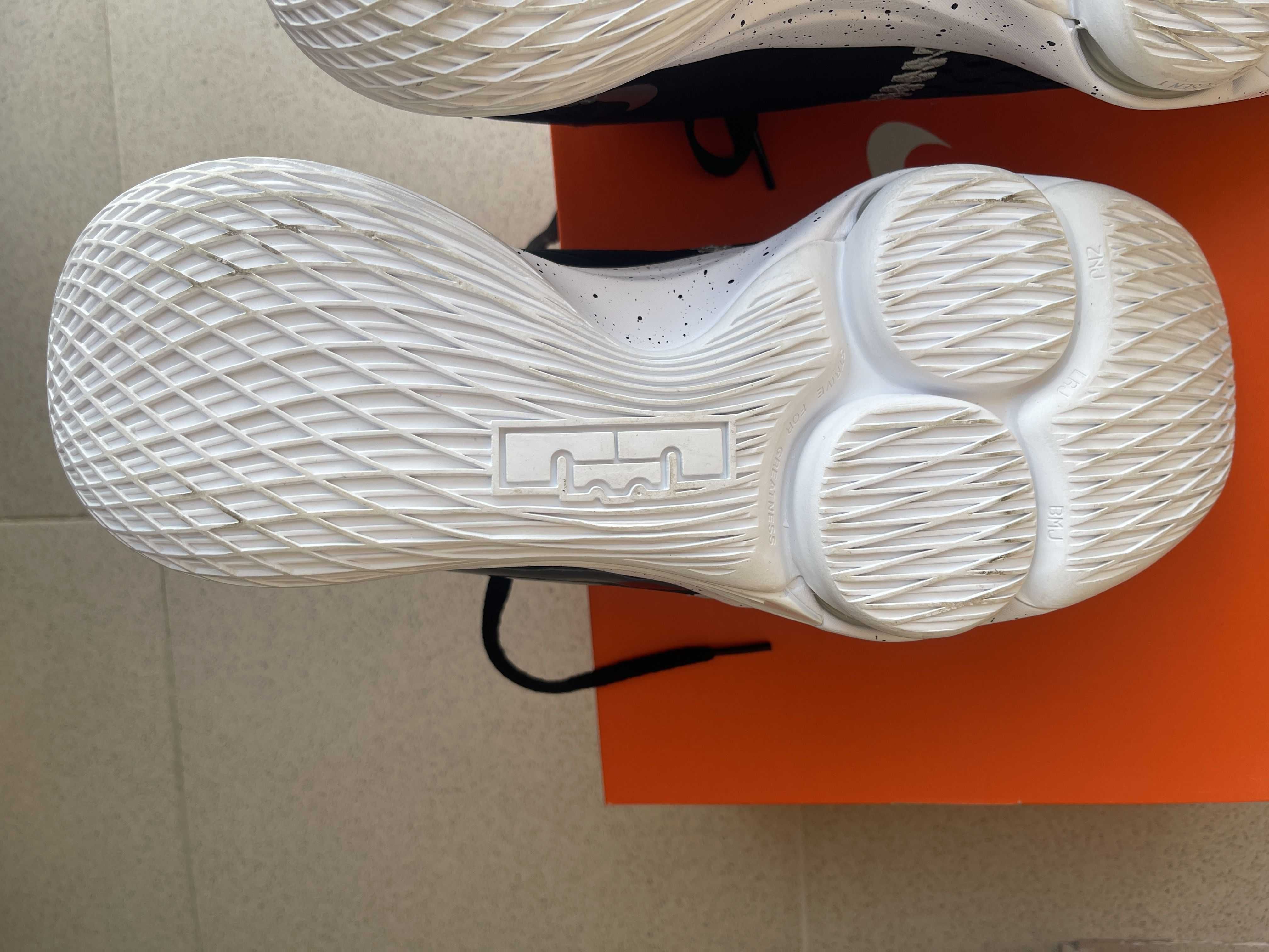 НОВИ!Мъжки маратонки Nike LeBron Witness 5 Номер 46
