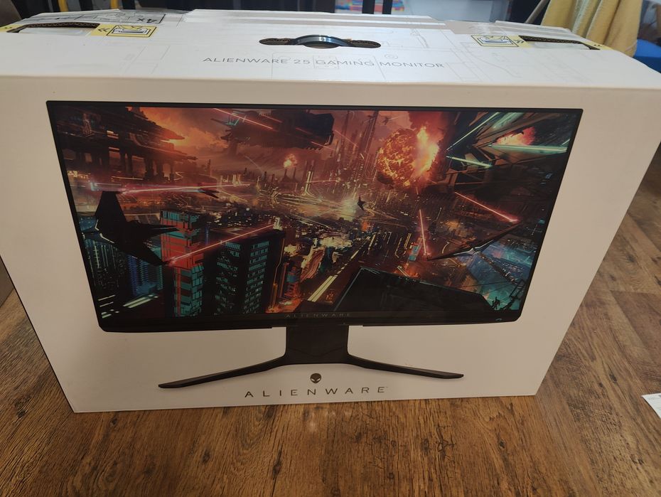 Продавам монитор Dell Alienware AW2521HFA