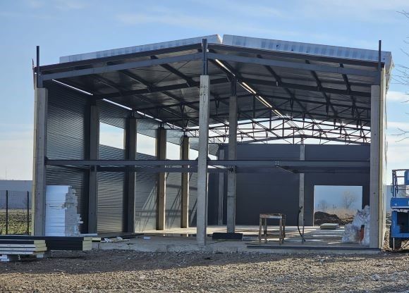 Vand o gama larga de hale metalice diferite dimensiuni