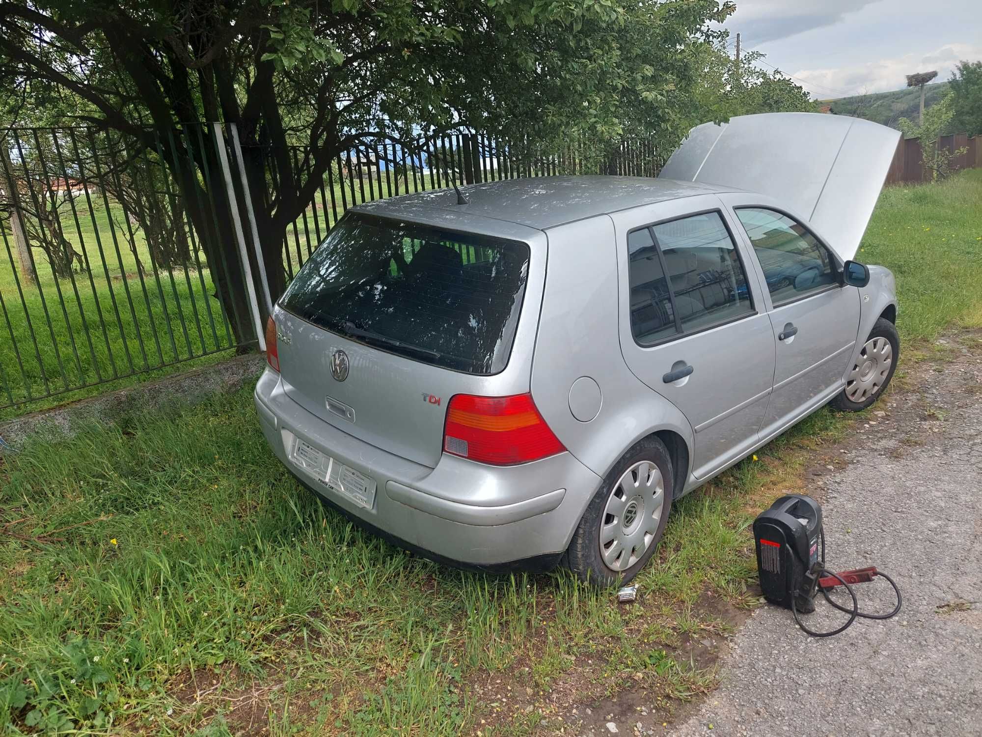 VW Golf 1,9 TDI Фолксваген Голф 4 на части! 
Юни 2002