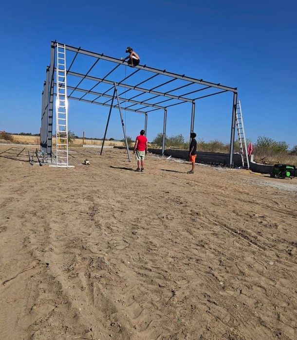 vând structură metalică 10  deschidere 25 lungime 4 m la ștrașină din