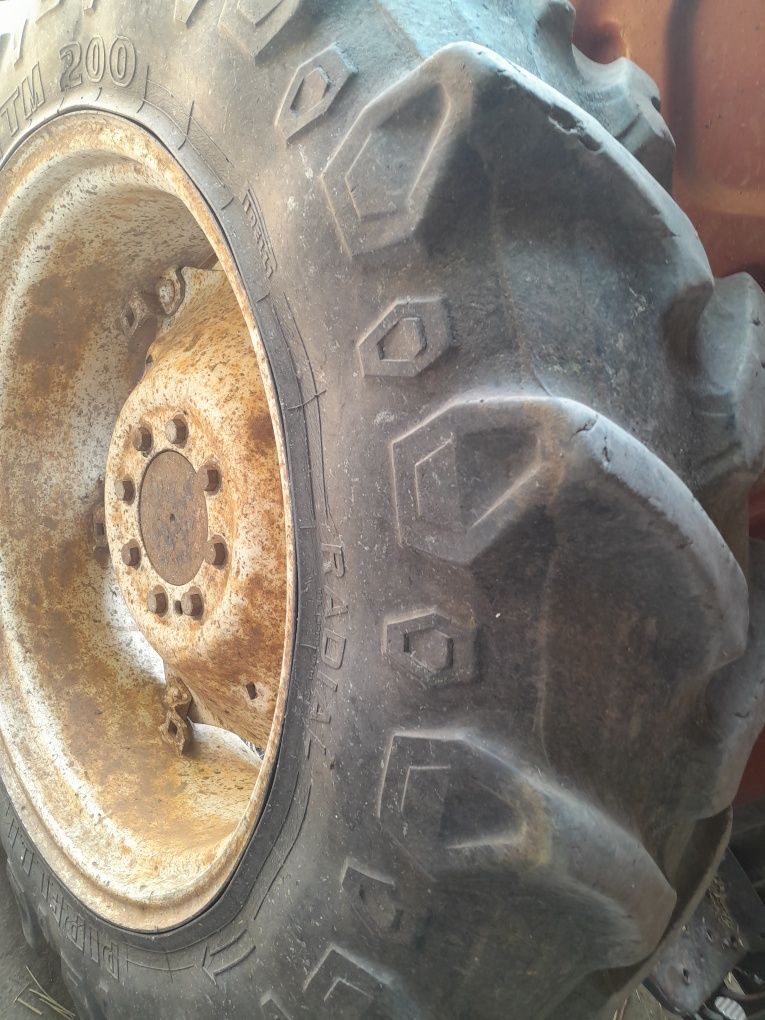 Cauciucuri 12 4 28 pireli cu tot cu camere fără jante